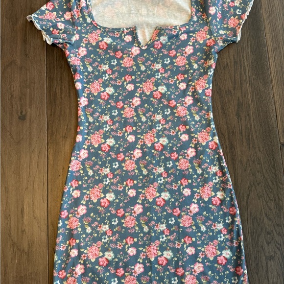 Floral Short Sleeve Dress - Picture 2 of 2